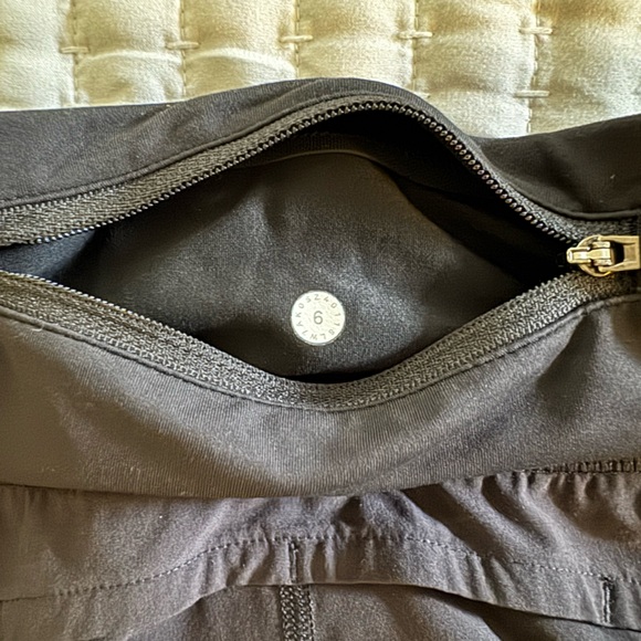 Lululemon speed up shorts - black, size 6, 4 inch inseam - Picture 4 of 8
